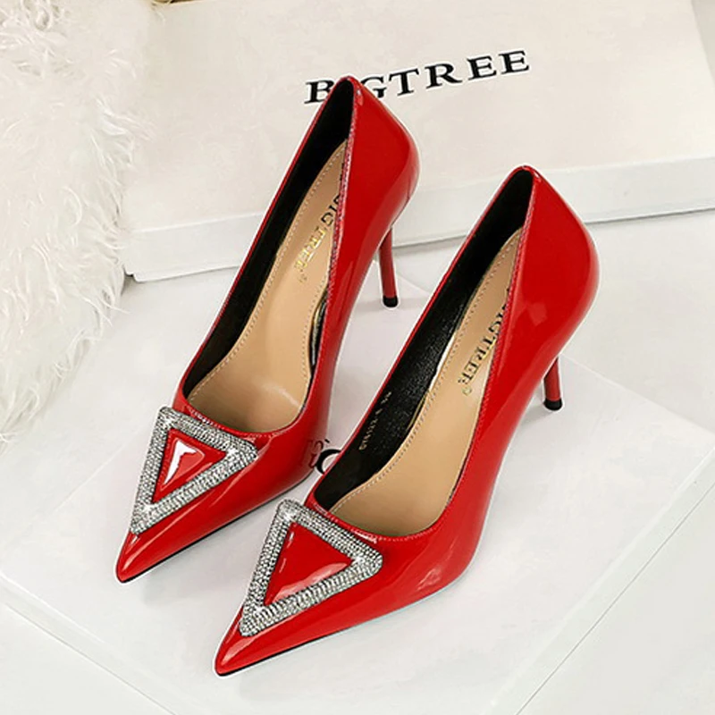 

BIGTREE Fashion Patent Leather Metal Decoration CRYSTAL Pumps Women's Sexy Pointed Toe Thin Heels Wedding Shoes