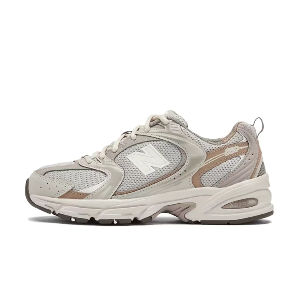 Фото Кроссовки New Balance NB530 унисекс, низкие, повседневные, для бега – светло-серые, с буквенным принтом, на шнуровке, прочные, MR530KOB №1