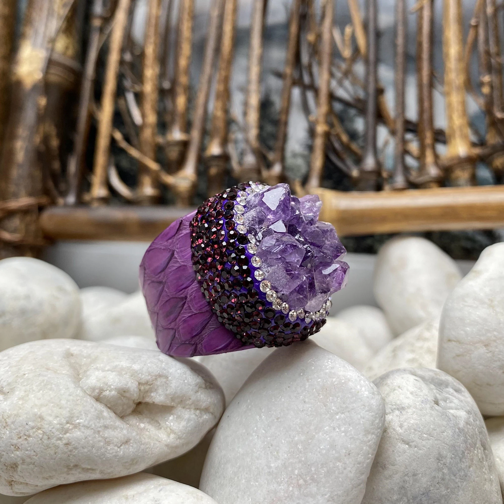 

Spring and summer girls European and American style natural Uruguayan amethyst ore leather personality elegant ring jewelry