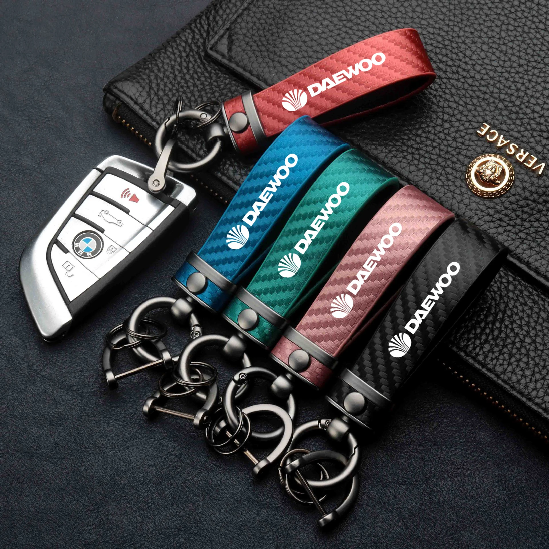

Auto Parts Premium Carbon Fiber Pattern Car Keychain Motorcycle Logo Custom Keyring For Daewoo Logo Winstom Espero Nexia Matiz