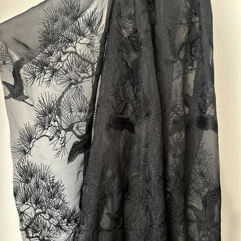 Лисвеик вышитая органза 100% полиэстер 130х45 см