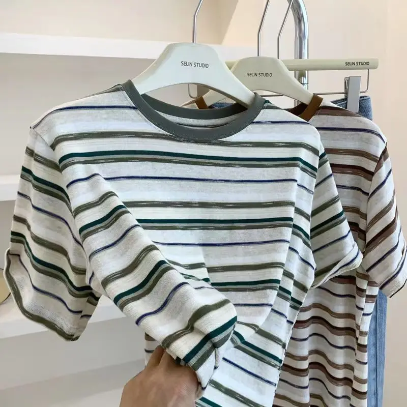

Летняя полосатая футболка с коротким рукавом, новинка 2023, Корейская версия, свободная повседневная трендовая футболка