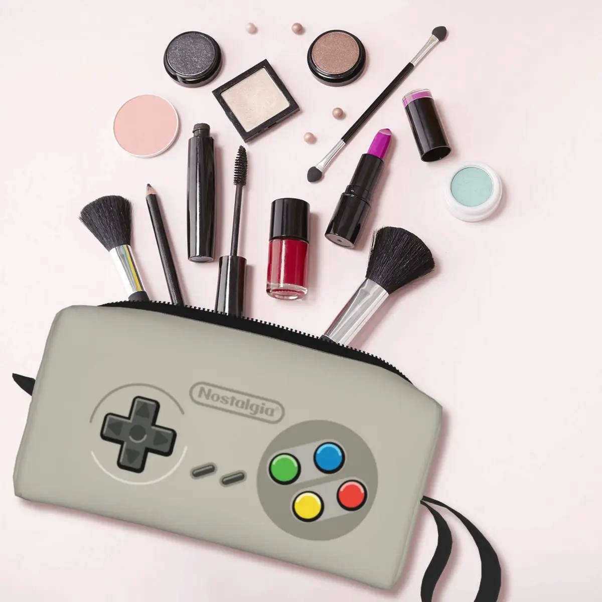 Косметичка в стиле ретро для видеоигр и контроллеров