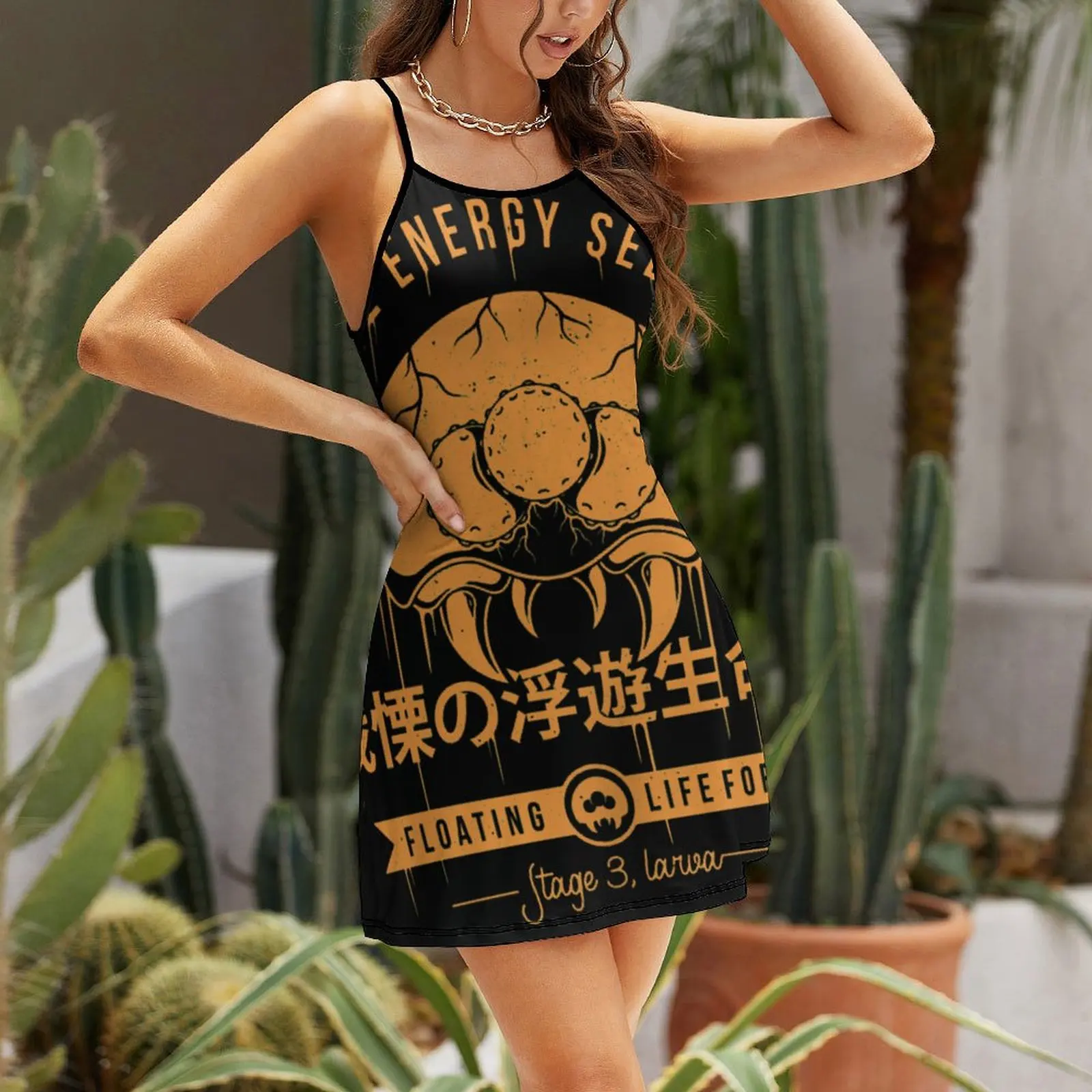 Женское платье на бретельках с принтом опасная личинка необычная экзотическая