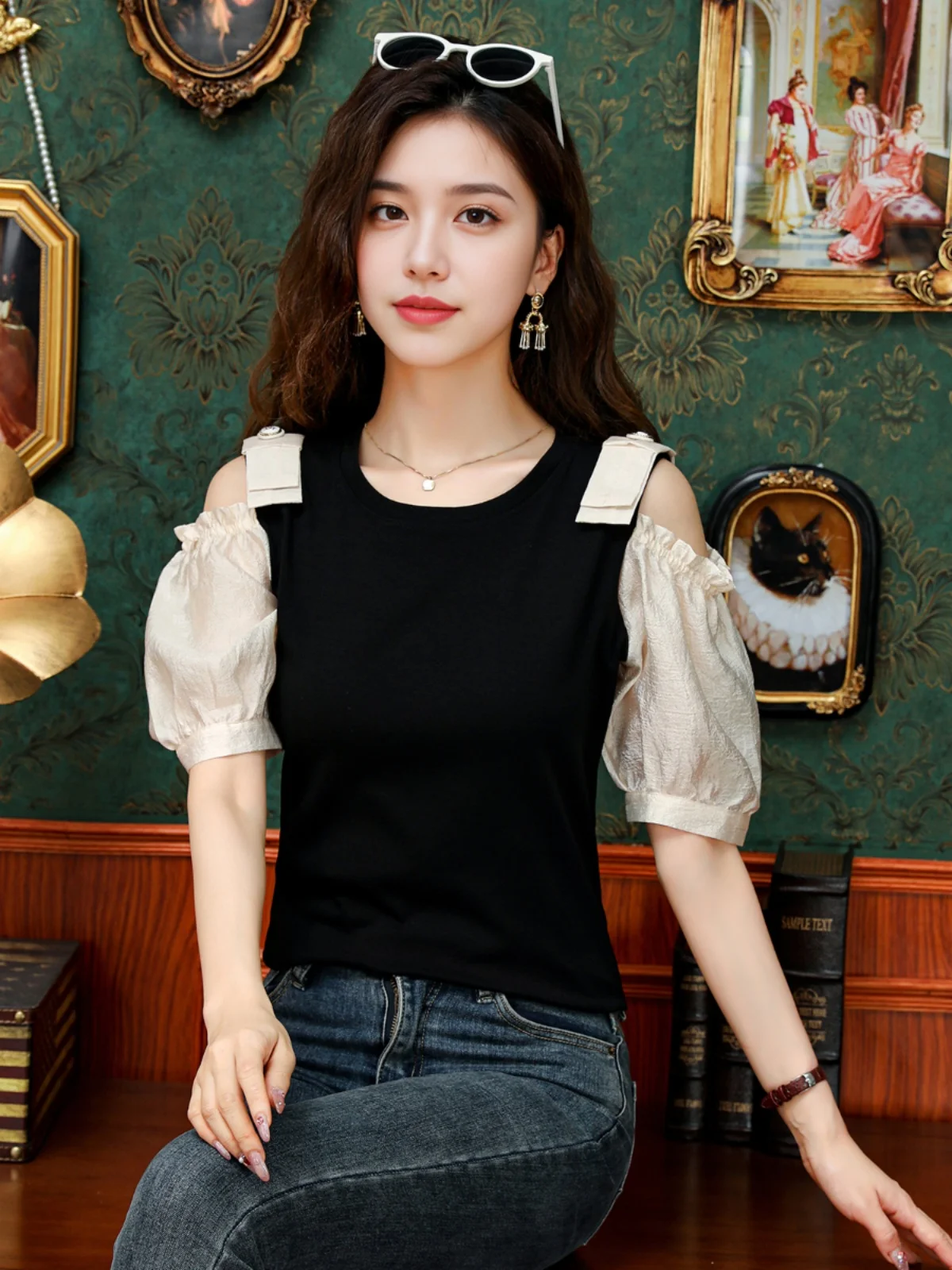 Новинка 2024 летняя темпераментная изящная футболка с открытыми плечами и