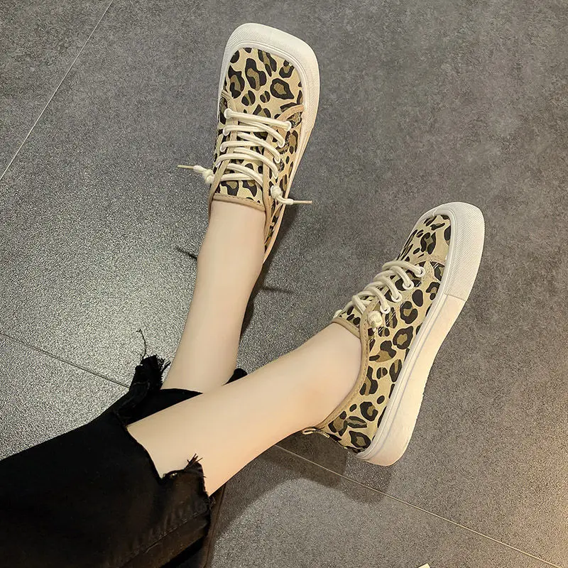 Women's Spring Summer Canvas Shoes Women Low Top Sneakers Wide Toe Lace Up Trainers Shoes 2023 Woman Vulcanized Sports Shoes