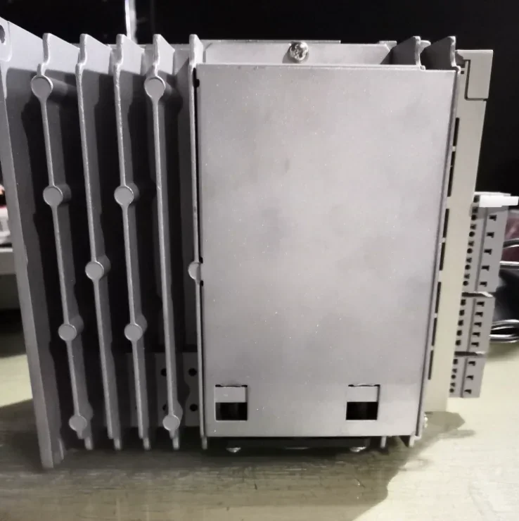 Оригинальный сервопривод переменного тока Yaskawa SGDM -15ADA -V 1 5 кВт