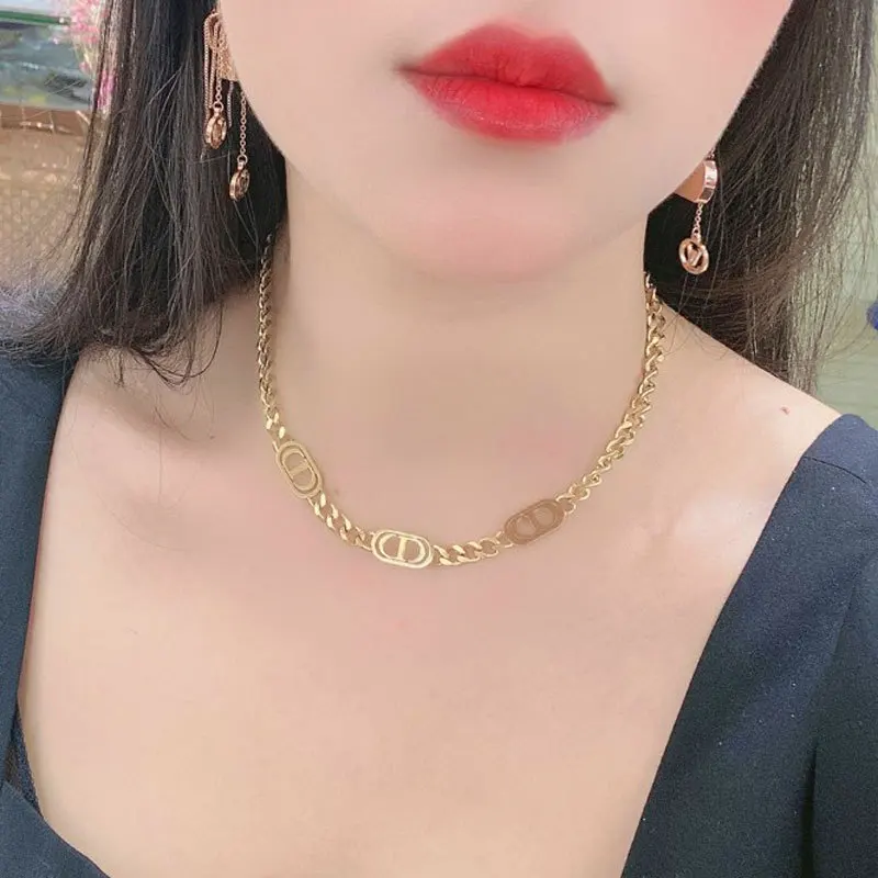

Fashion Pig Nose Light Luxury Niche Necklace Female Hip-Hop Alphabet Tide Exaggerated Ladies Collarbone Chain Necklace Jewelry