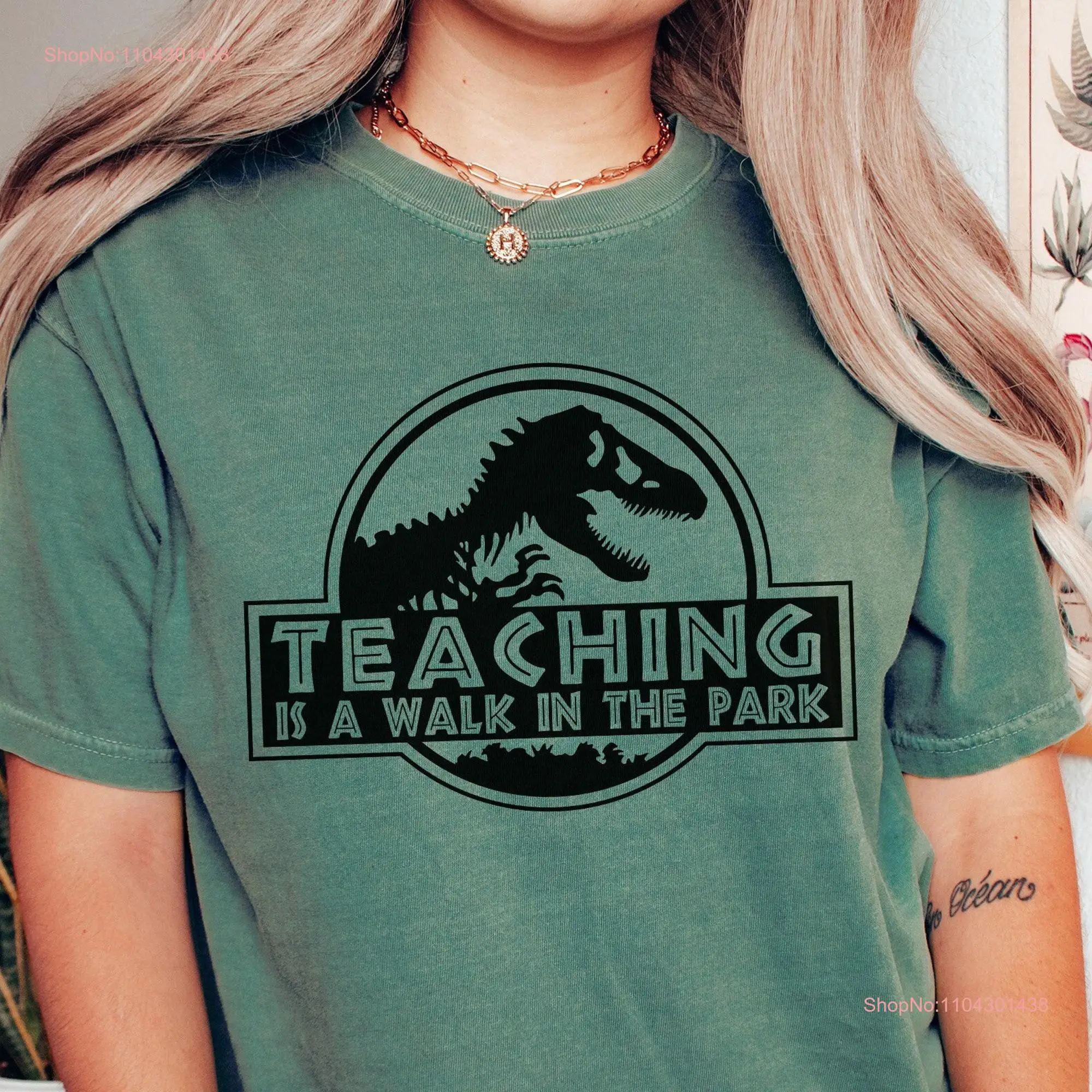 Футболка Comfort Colors Teaching is a Walk in the Park Teacher Dinosaur Funny Back To School с длинными или короткими