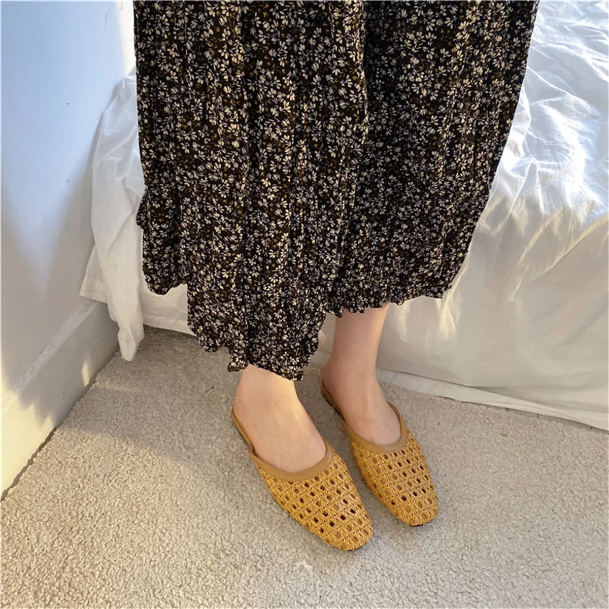 2022 Summer Hollow Woven Women's Slippers Outside Wear Retro Lazy Closed Toe Straw Sandals Women Flat Mules |