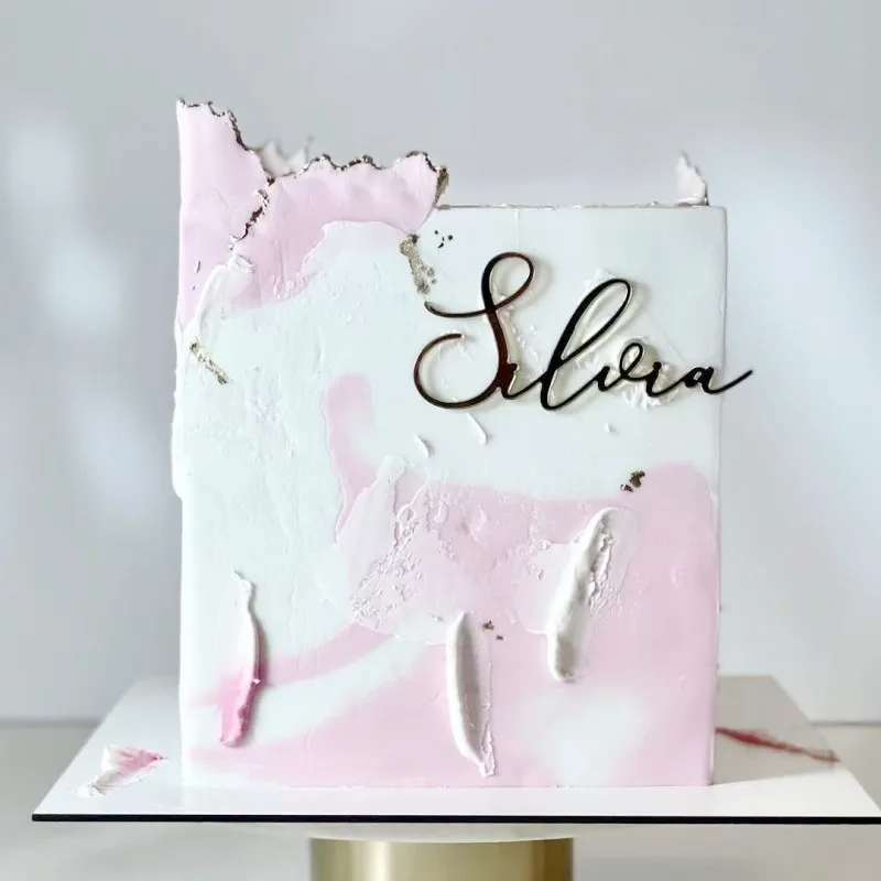 Подставки для торта из оргстекла. Топпер лове на свадебном торте. Топпер зеркальный акрил серебро. Торт на прозрачной подставке. Топпер из акрила на торт.