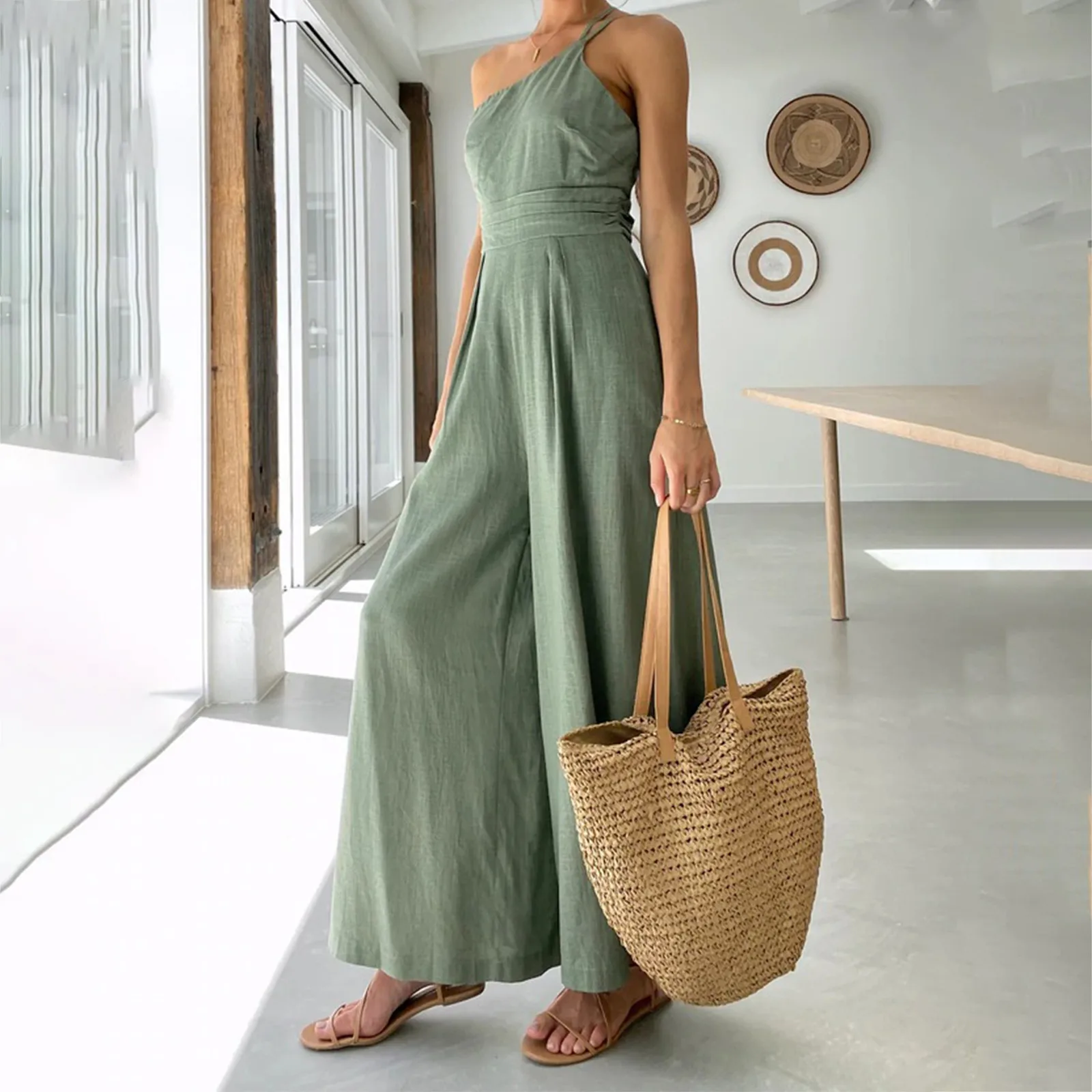 Женский хлопково-льняной комбинезон на одно плечо лето 2024 зеленый без рукавов с