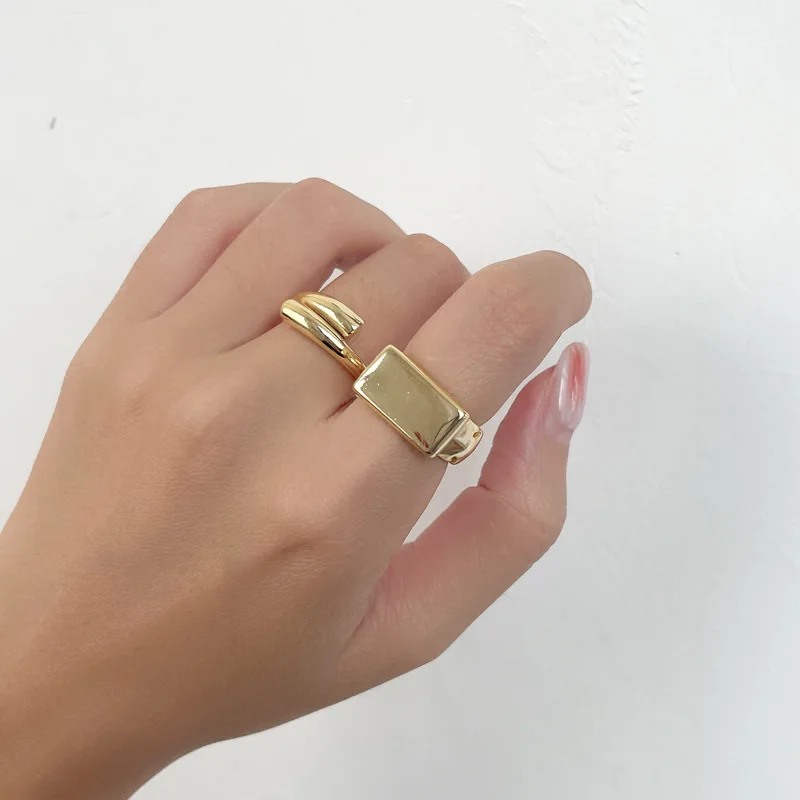 

Korean Hot Selling French Retro Shiny Square Copper-plated Gold Simple Bracelet Ring Female Niche Ins Simple Ring Free Shipping