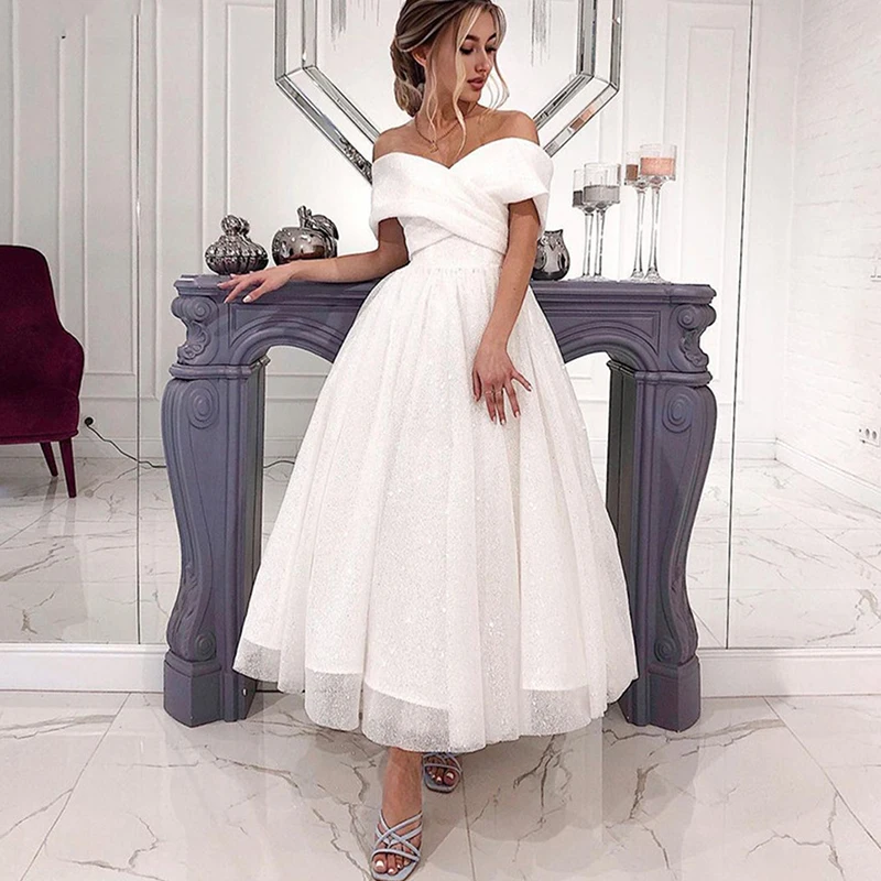 

Женское платье до щиколотки, с открытыми плечами и блестками