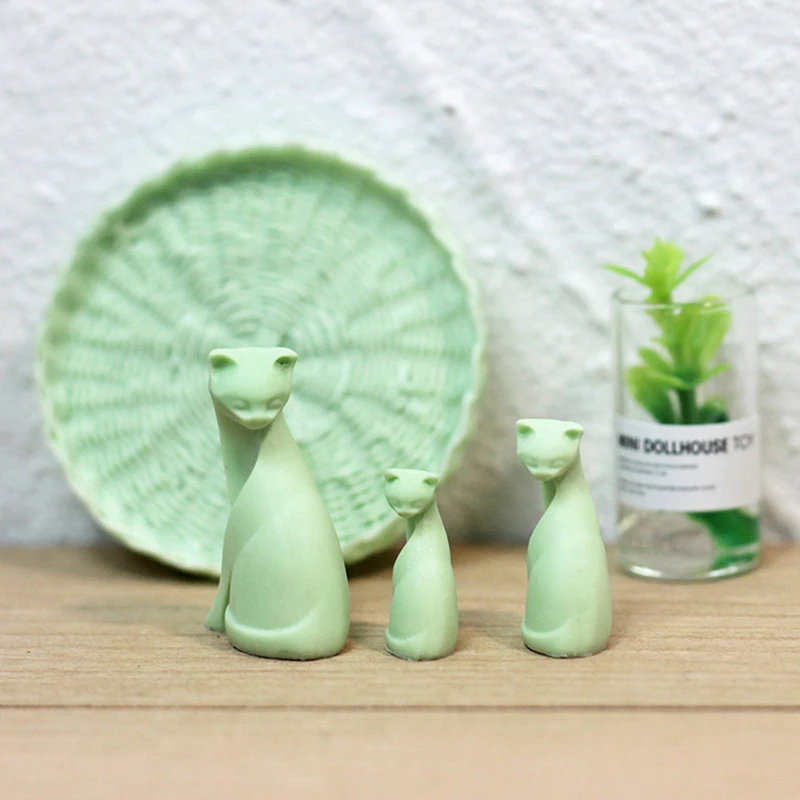 

3Pcs/set Resin Cat Cartoon Mode Miniature Figurine Action Figure Pretend Play Kitchen Toy Doll House DIY Accessories Baby Gift