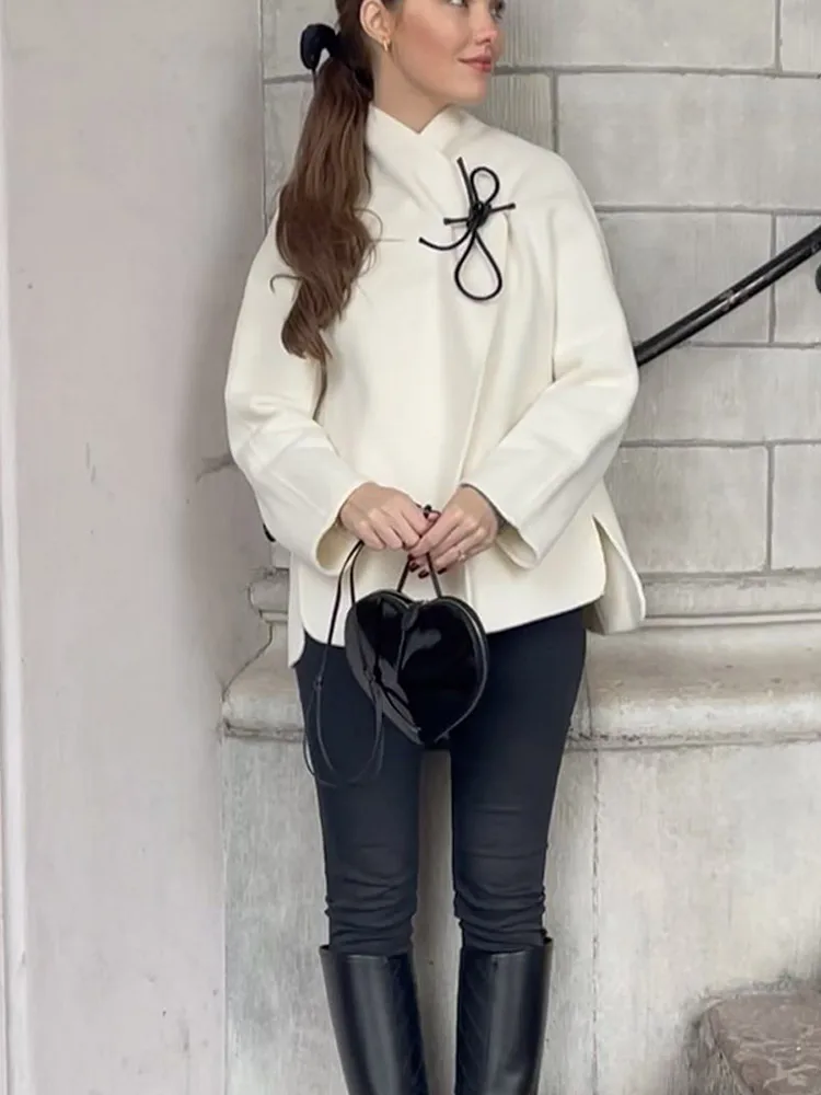 Женское твидовое пальто с бантом элегантное однотонное белое длинными рукавами