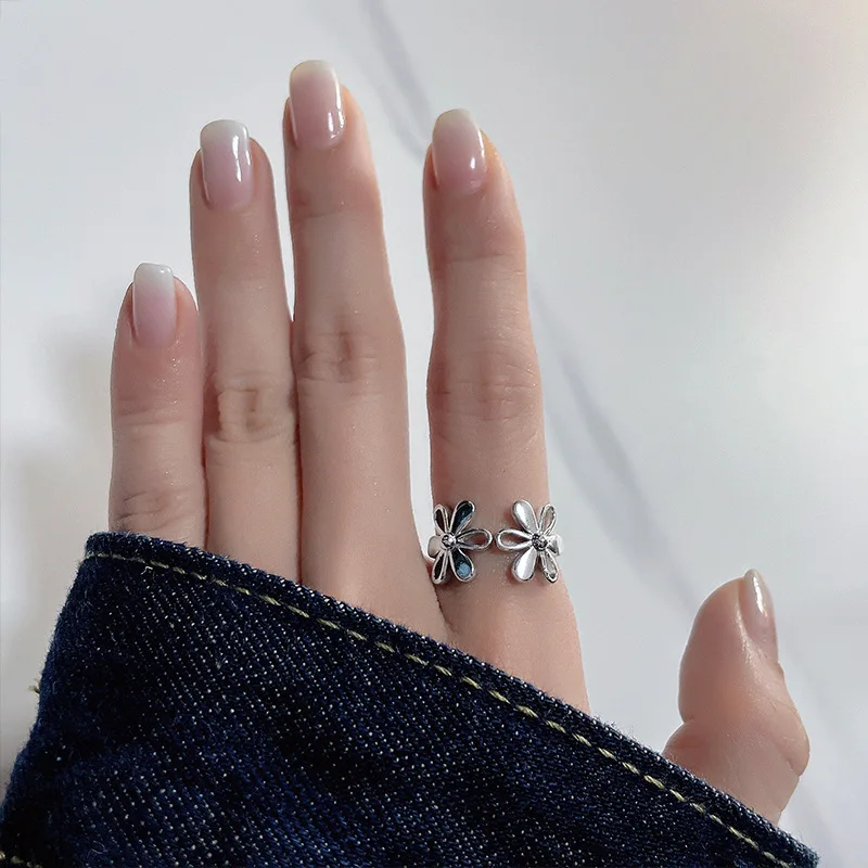 

Minimalist Plain Circle Joint Index Finger Ring For Women Flower Hollow Open Ring Exaggerated Fashion