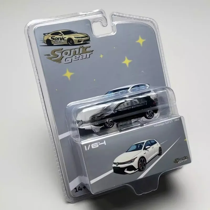 Фото Модель автомобиля Sonic Gear 1:64 Volkswagen Golf GTI MK8 Hot Hatch из литого металла в серебристом, черном, синем и красном цветах — игрушка-подарок для взрослых и детей №2