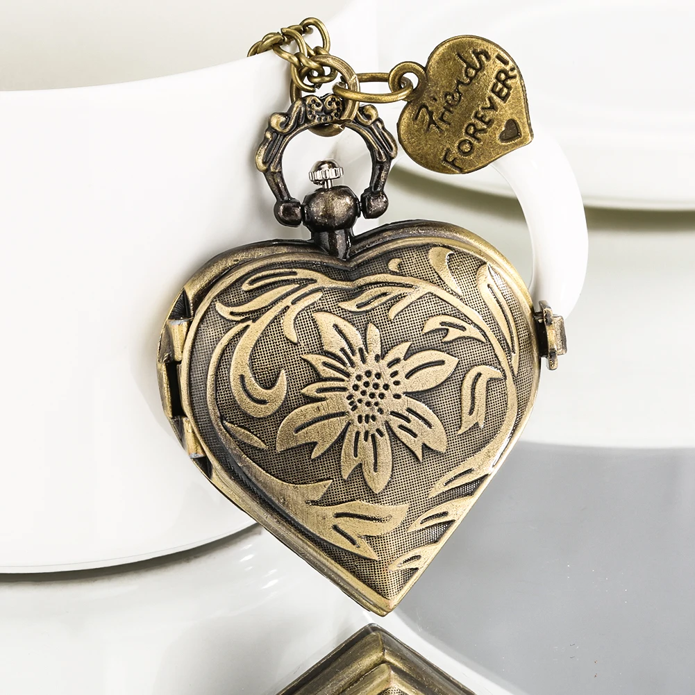 

Flower Pattern Heart Pocket Watches with Heart Tag Bronze Quartz Pocket Watch Thin Chain Retro Pendant Clock Necklace Clocks