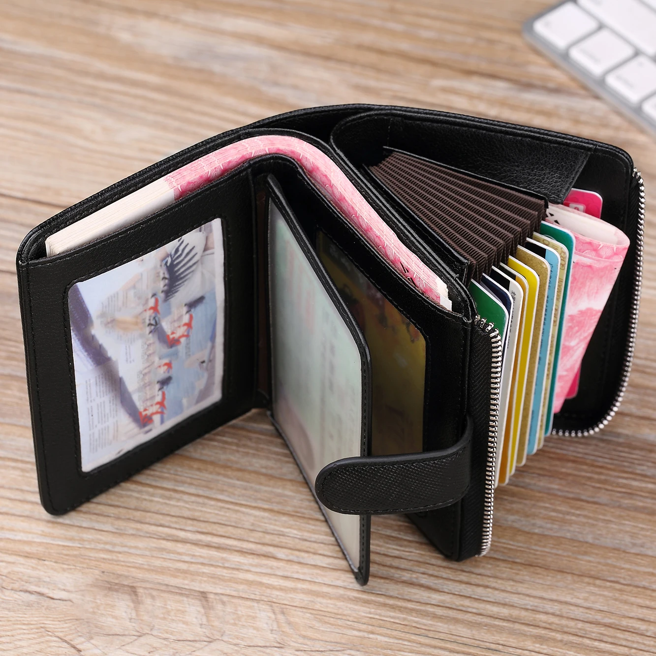 Мужской кошелек короткий из натуральной кожи с отделением для кредитных карт