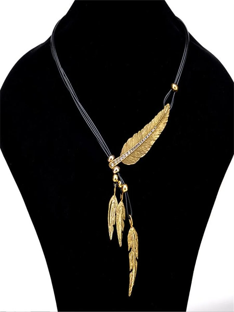 

Feather-studded black leather rope multi-layer tassel necklace