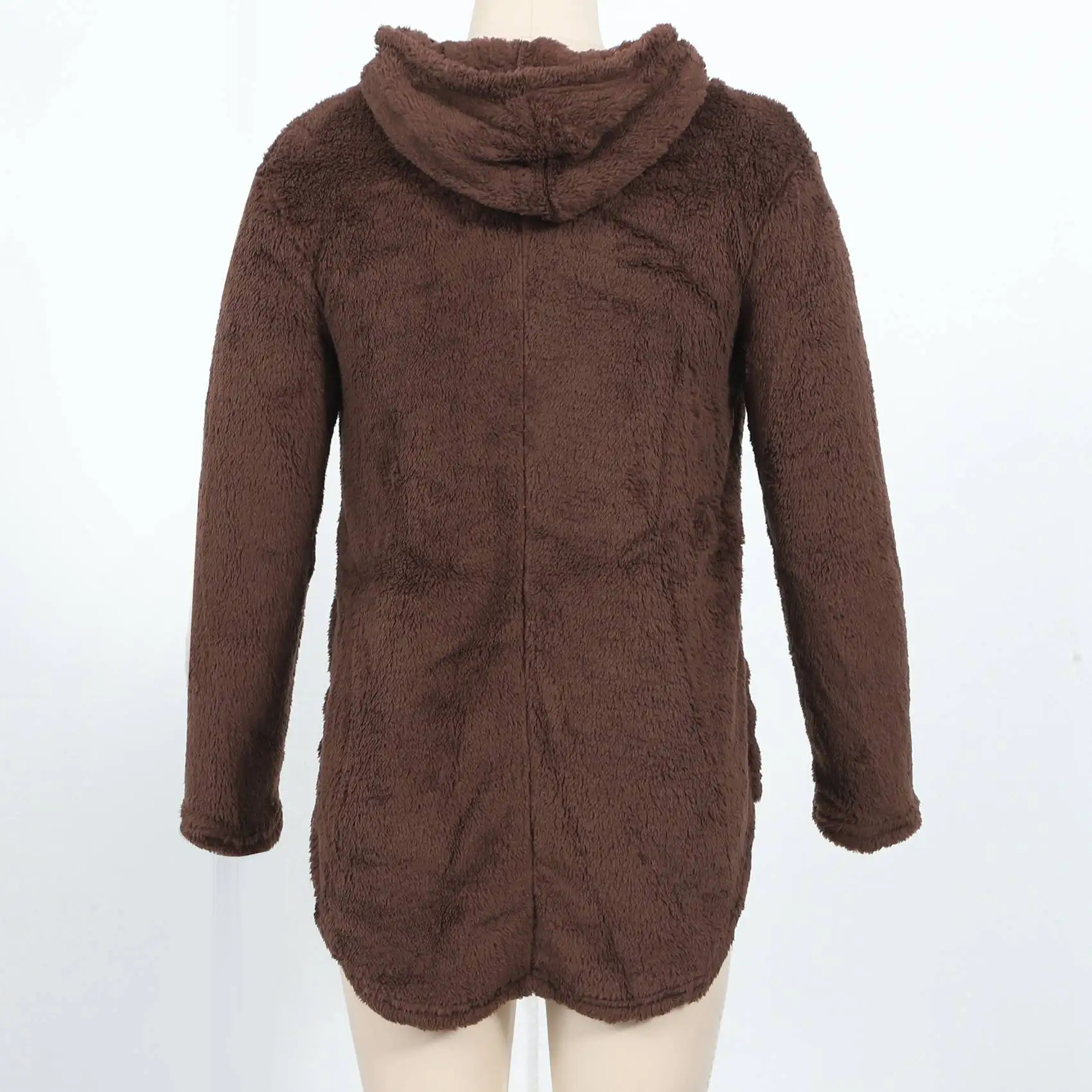 Рисунок 3 - Женское пальто большого размера на пуговицах