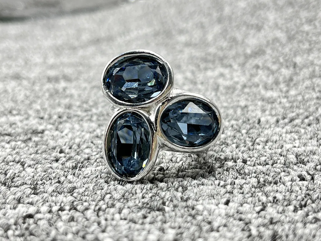 

Best Sellers2023 New Fashion Silver Plated 1 Pendant Silver Three Sapphire Ring Niche Jewelry Gift