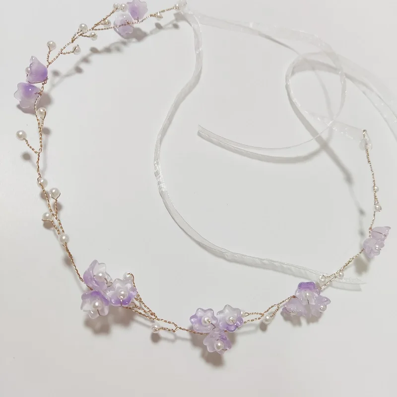 Очаровательный женский головной убор невесты с зелеными цветами расшитый