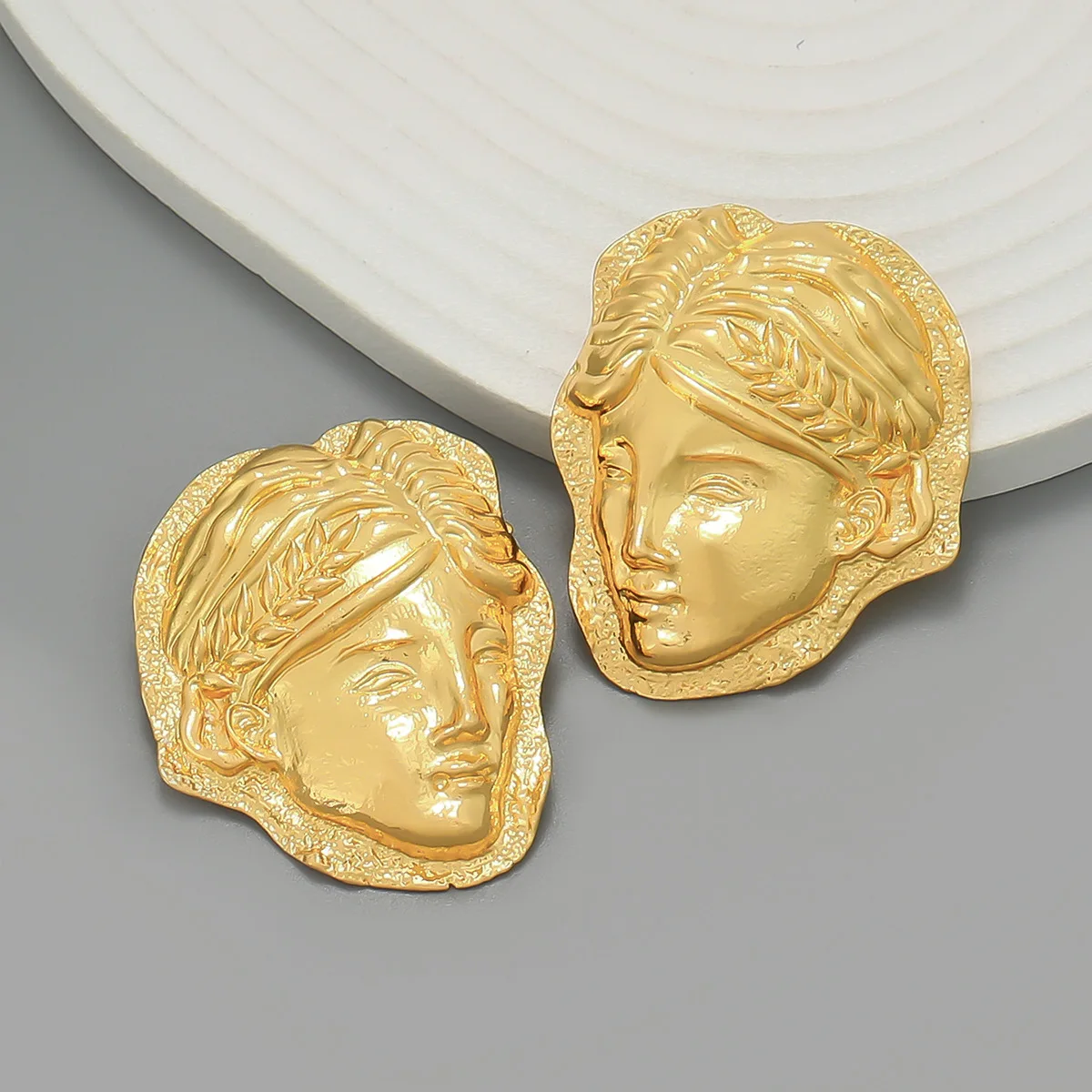 

JURAN Vintage Metal Face-shaped Portrait Earrings for Women European Style Retro Statement Jewelry 2023 Trendy ZA Pendientes