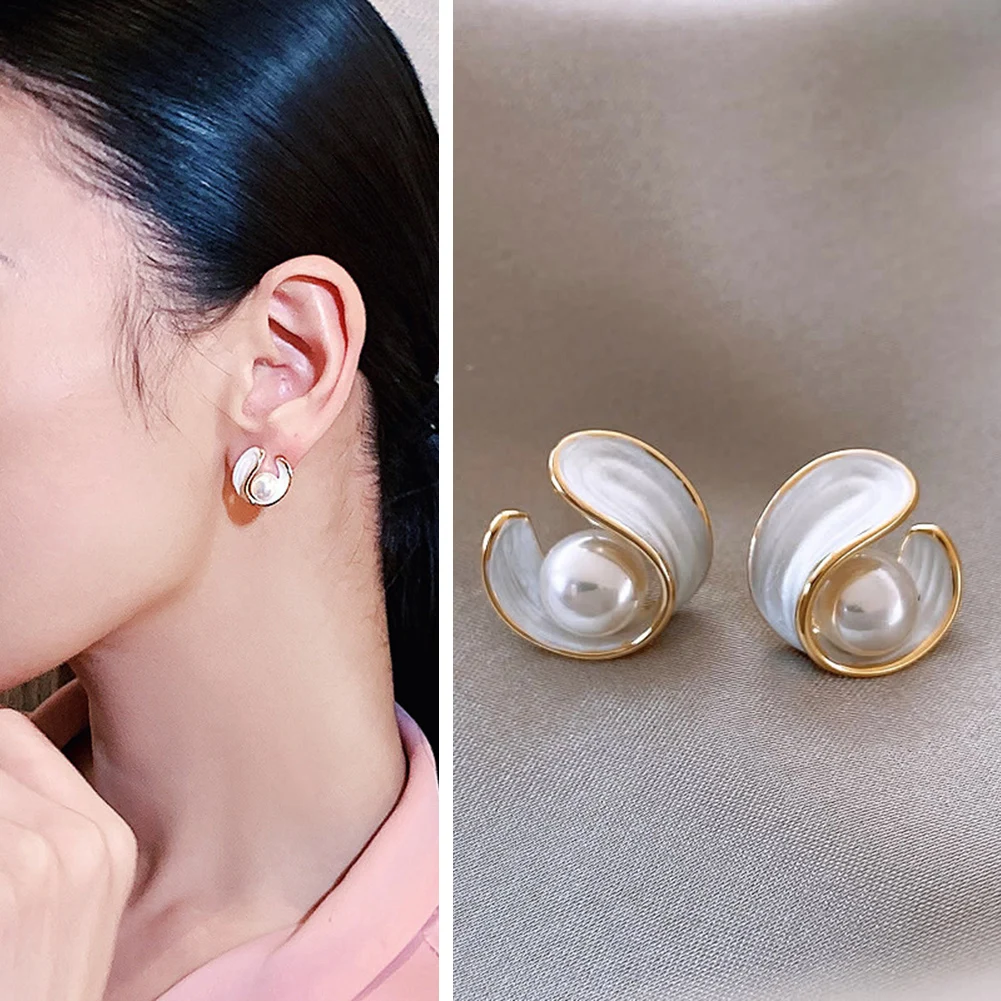 

2022 New Design Irregular U-shaped Pearl Earrings for Woman Korean Alloy Fashion Elegant Jewelry Unusual Accessories Girls