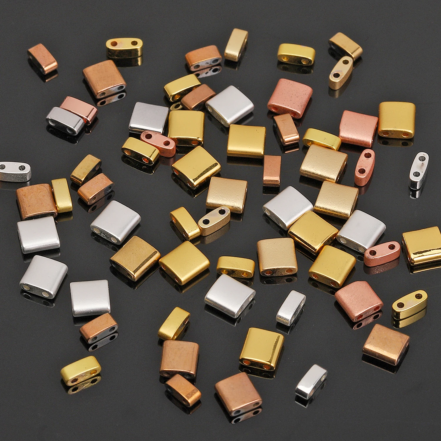 Бусины из гематита с двумя отверстиями 5x5x2 мм