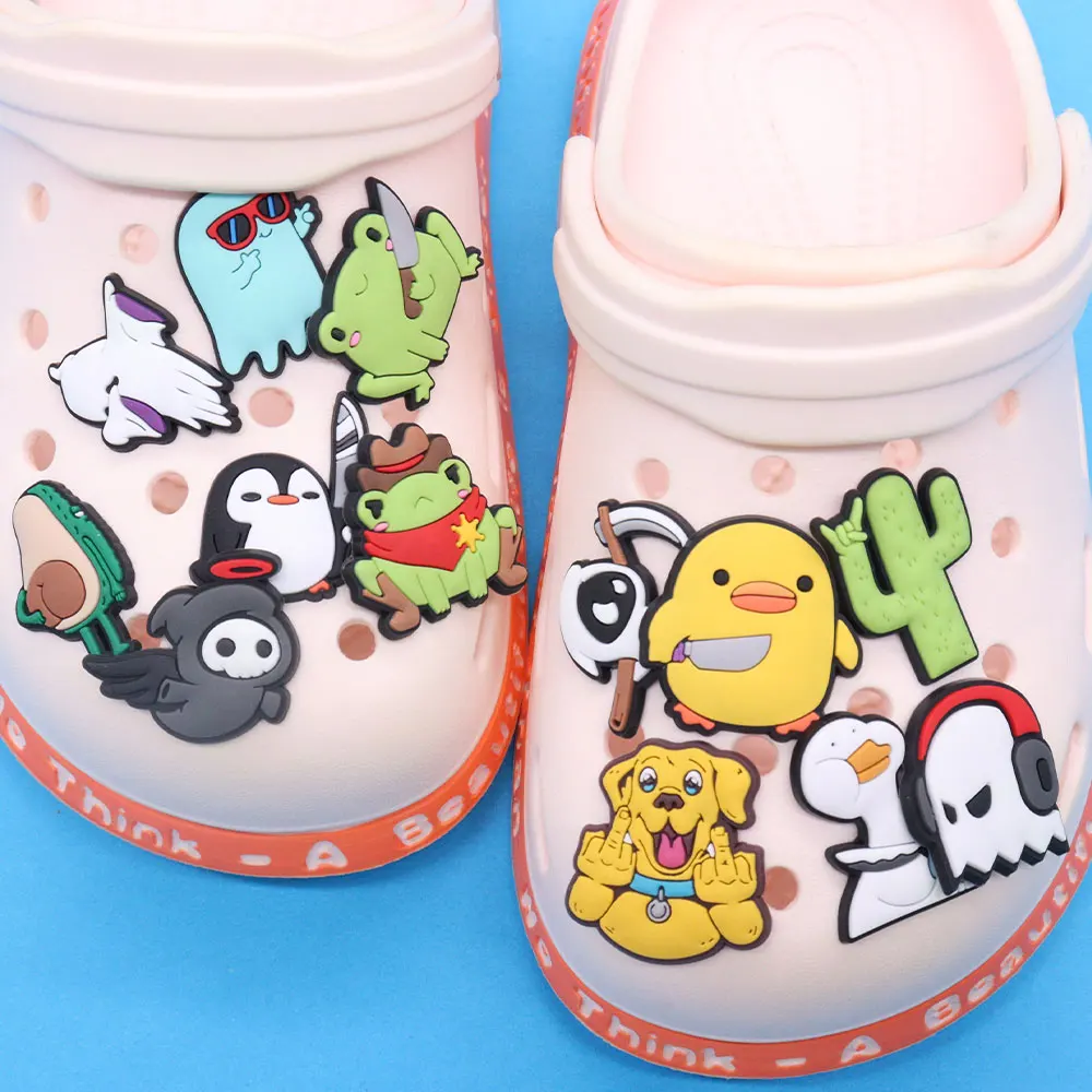 

Оптовая продажа, 50 шт., подвески для обуви из ПВХ, милые привидения, пингвин, лягушка, утка, собака, аксессуары, сандалии, украшение для Croc Jibz, подарок на Рождество для детей
