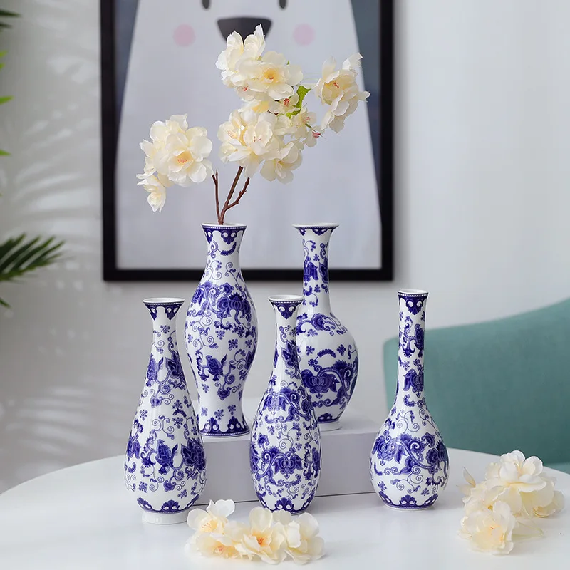 

Chinese Ceramic Handpainted Blue and White Porcelain Mini Small Vase Flower Insert Living Room Decoration Classical Handicrafts