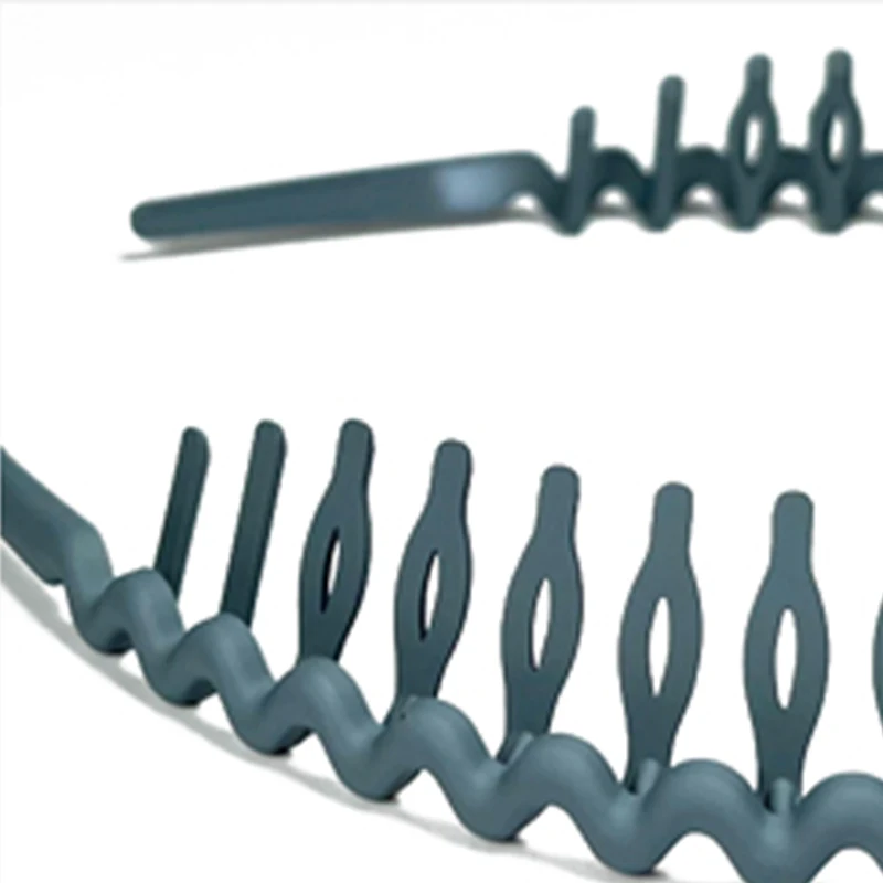 Рисунок 4 - Черный зажим для волос