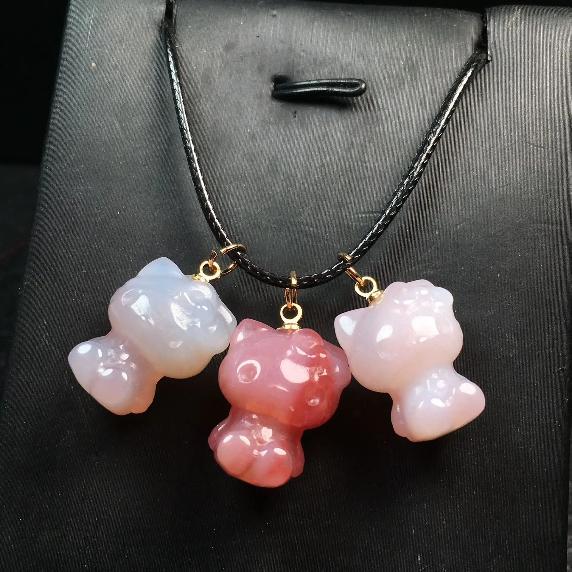 Рисунок 4 - натуральный красный агат резной