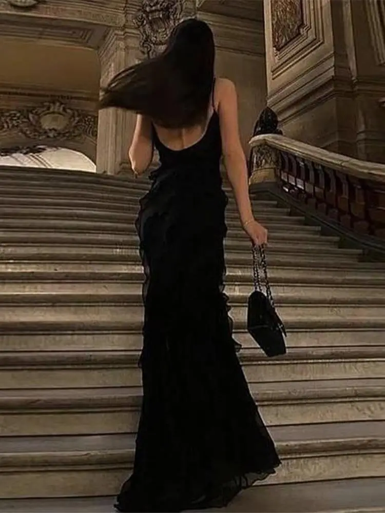 Женское облегающее платье на бретельках Черное длинное без рукавов с открытой