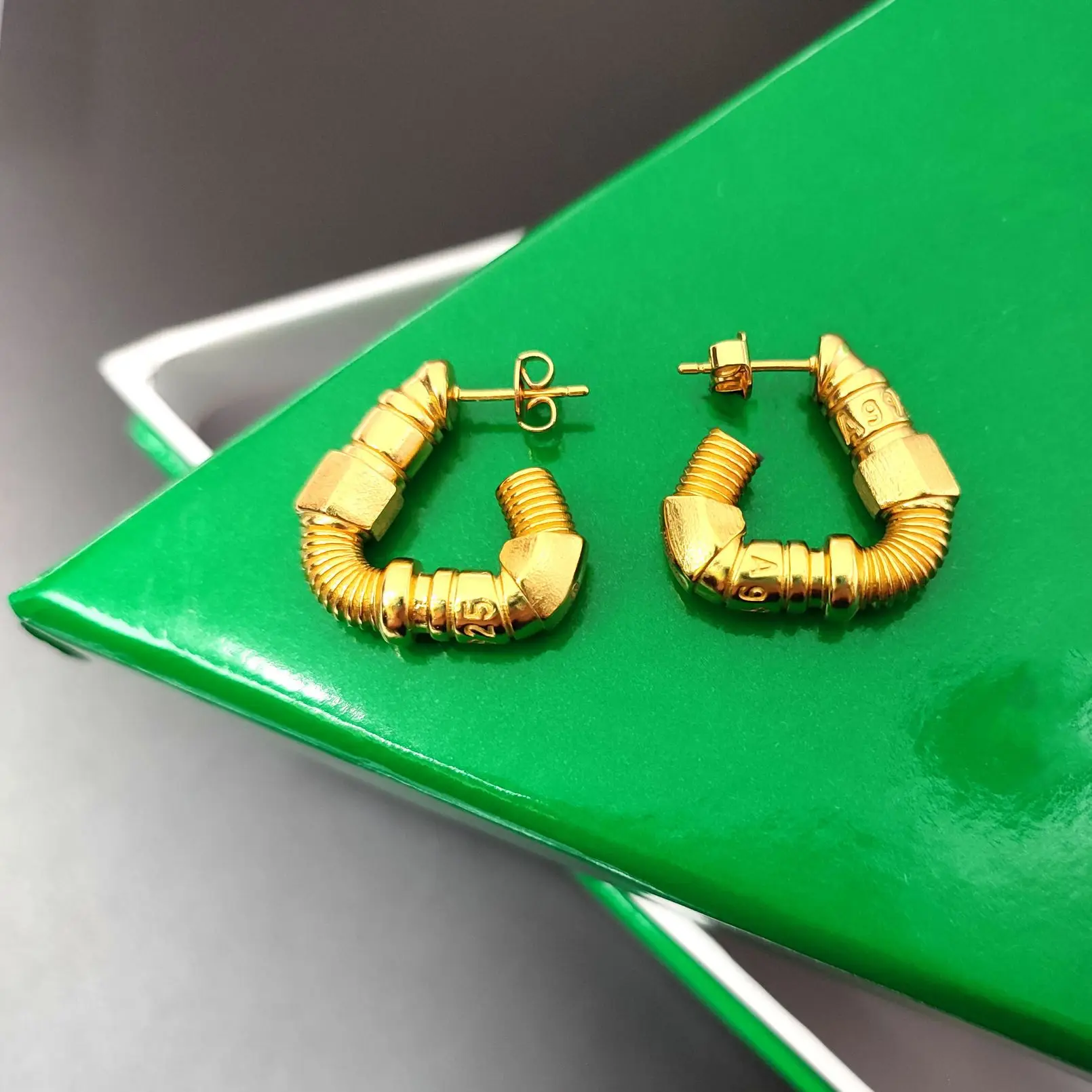 

Hot Europe Designer Brand Brass Gold Plated Triangular Geometric Earrings Women Jewelry Party Runway Trends