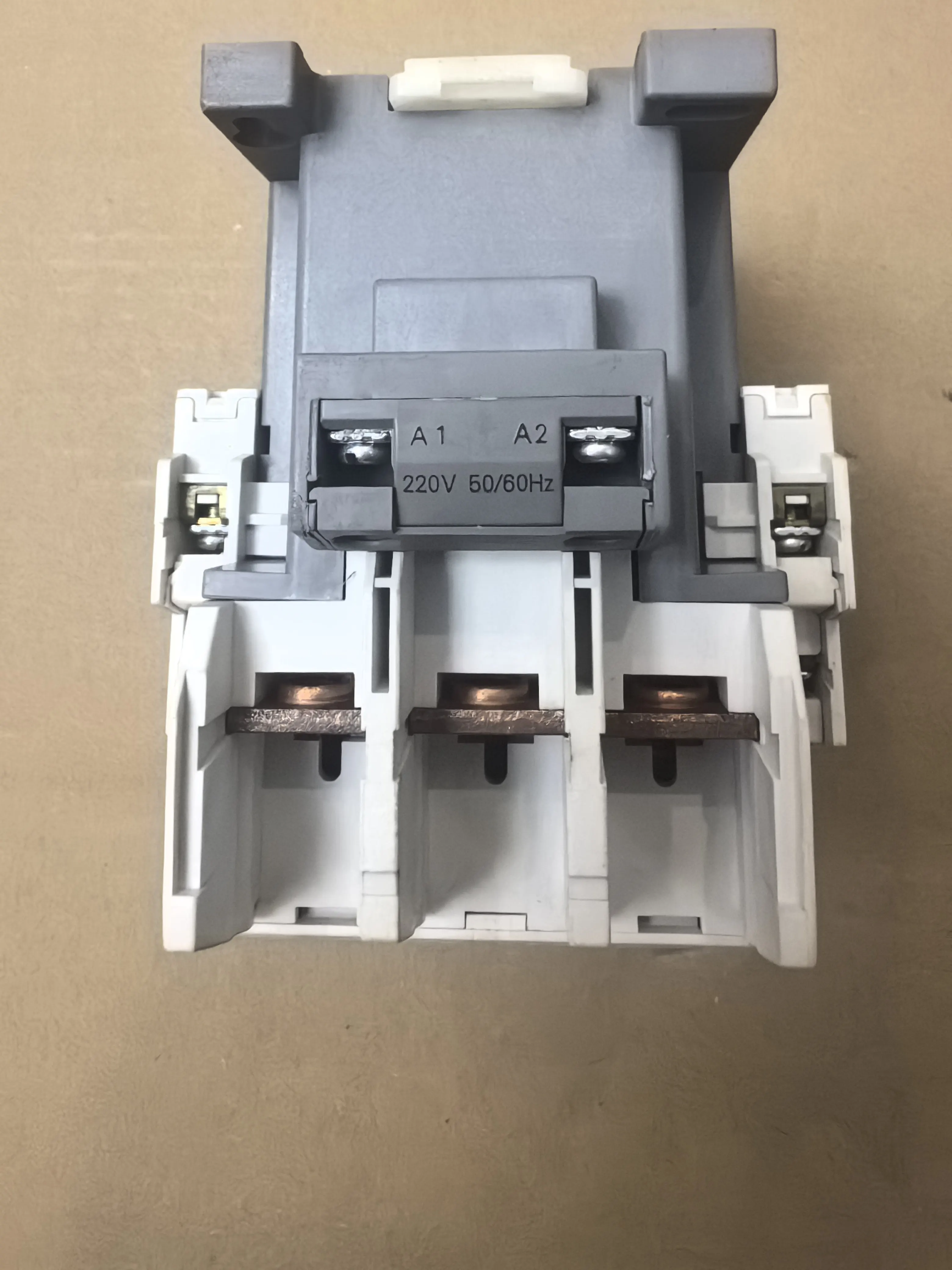 Фото Контактор TERASAKI TKC60/TKC60220 AC220V №1