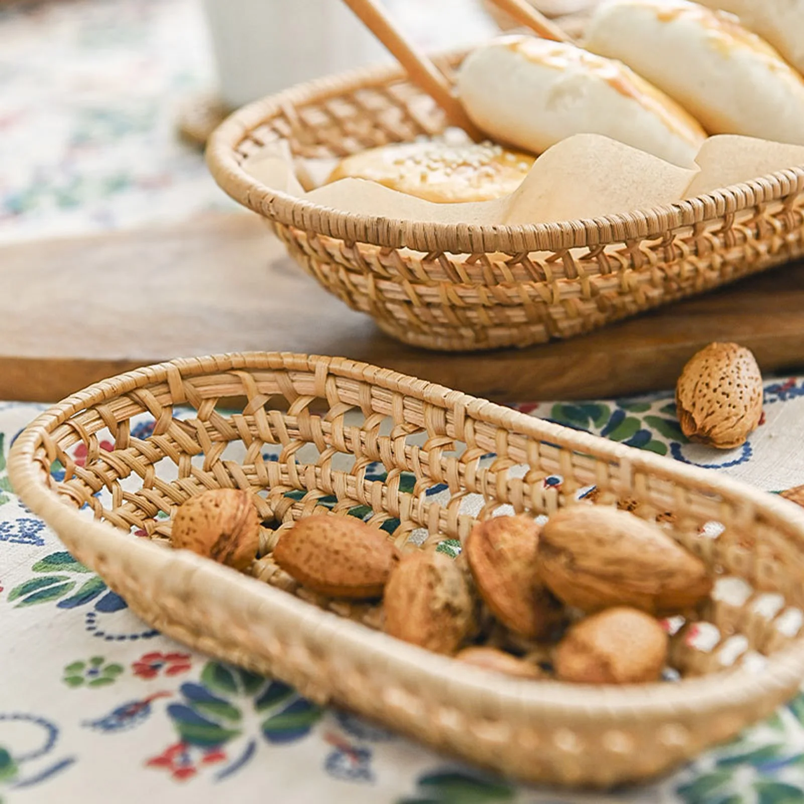 

Decorative Rattan Basket Trays Handwoven Serving Tray Food Fruit Vegetables Serving Basket Restaurant Home Kitchen Serving