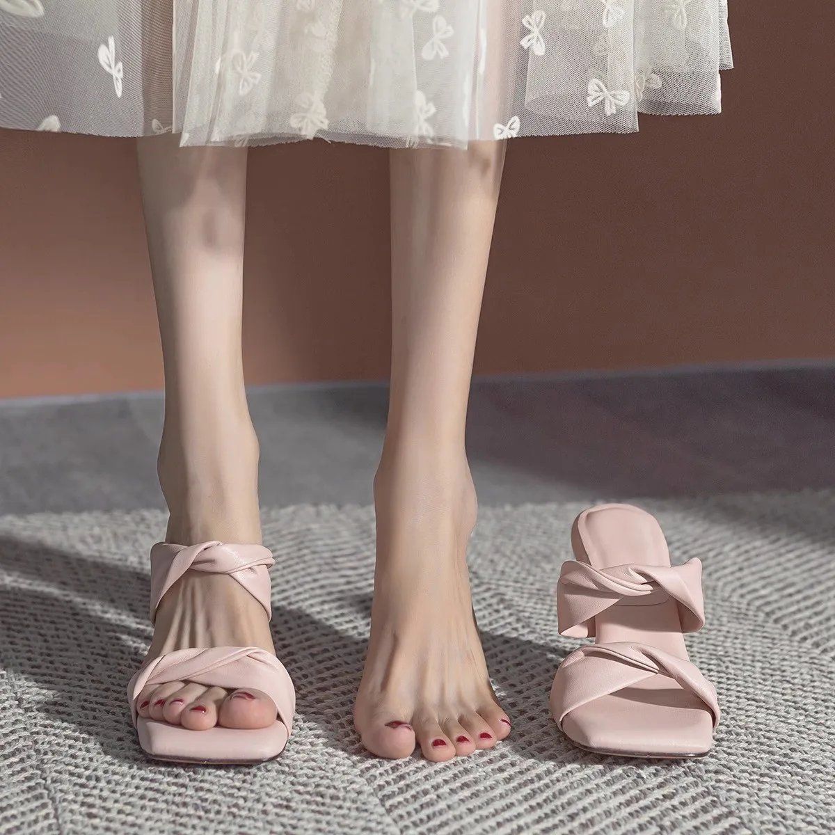 Женские сандалии на высоком каблуке с квадратным каблуком французские шлепанцы