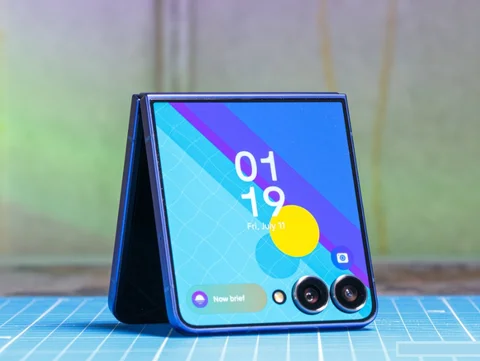 Смартфон Samsung Galaxy Z Flip7, 12/256ГБ, 12/512ГБ, global, Б/у