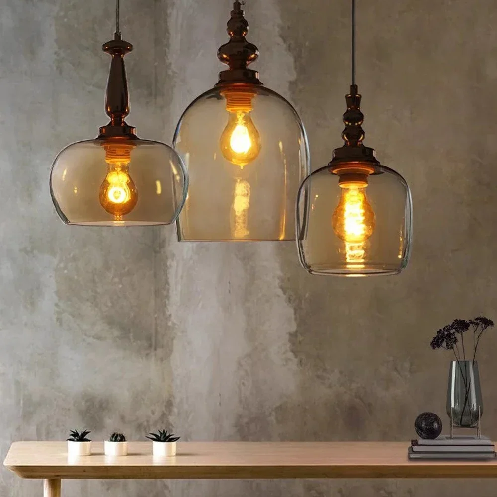 Стеклянный подвесной светильник в скандинавском стиле прозрачный коньяк