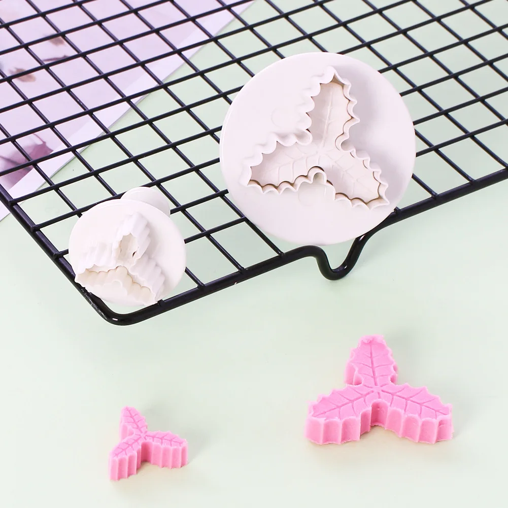 Набор из 2 штук для выпечки своими руками: пластиковый вырубной нож в форме рождественской остролистной сверхушки для куки и тортов - инструмент для тиснения выпечки в домашних условиях.