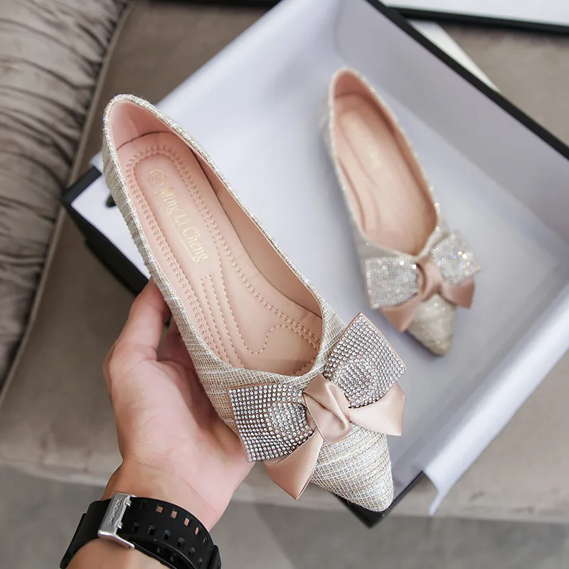 

Brand Designer Crystal Big Bow Flats Women Pointy Glitter Knitting Ballerina Shoes Rhinestone Silk Bowtie Wedding Shoes Big Size