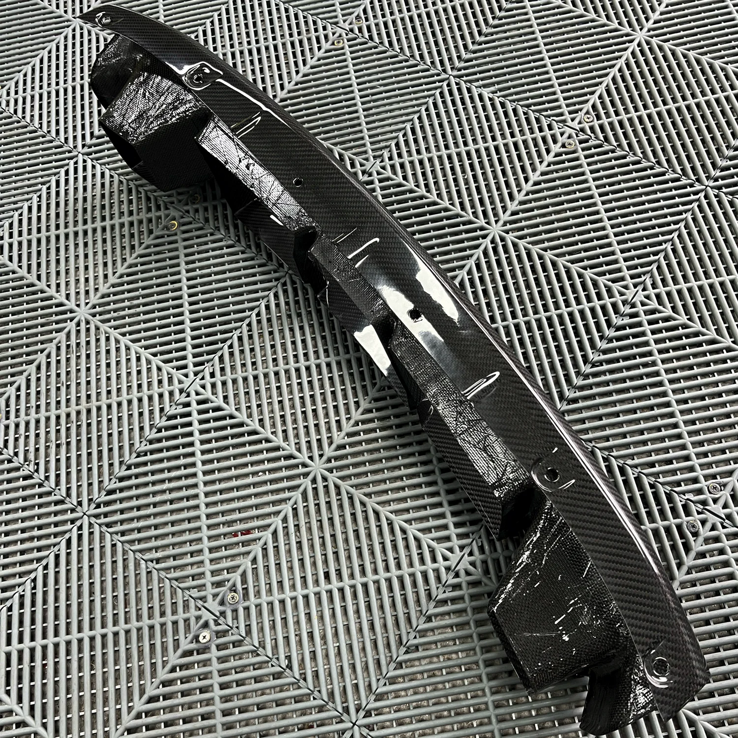 Для BMW M2 G87 2023-24 новый задний бампер из сухого углеродного волокна