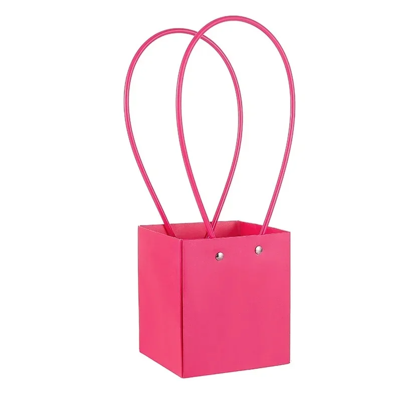 

Картонная сумка-букет для подарков