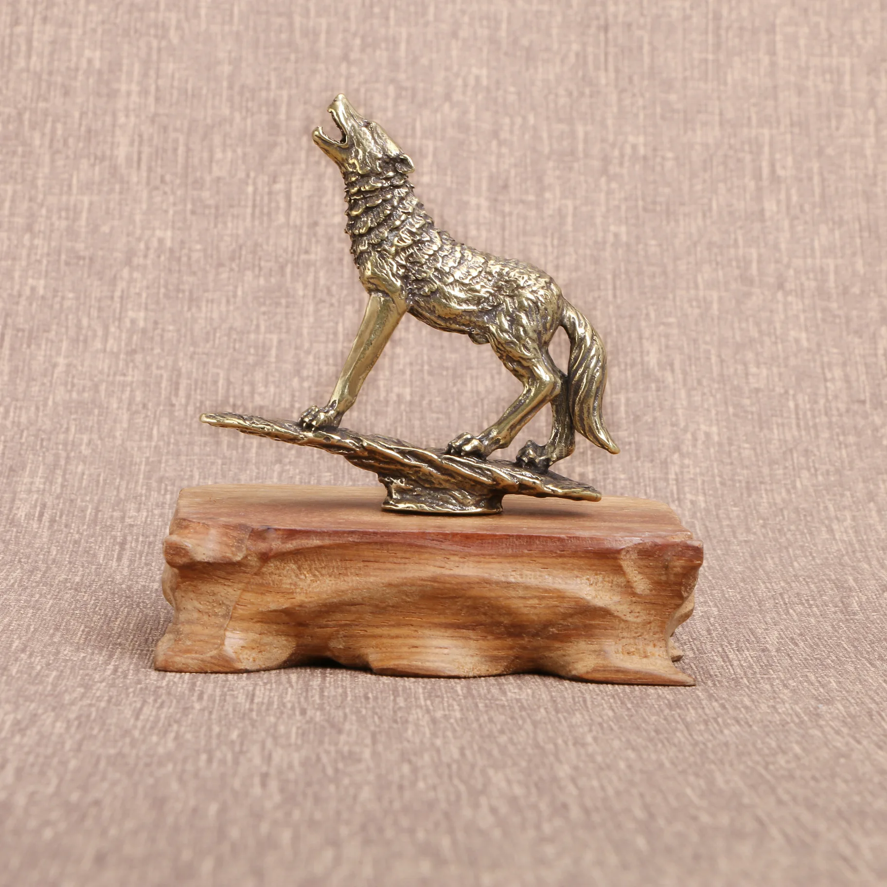 

Solid Brass War Wolf Ornament Tea Pet Prairie Rock Head Wolf Ornament Creative Bronze Wolf Totem Collection Craft