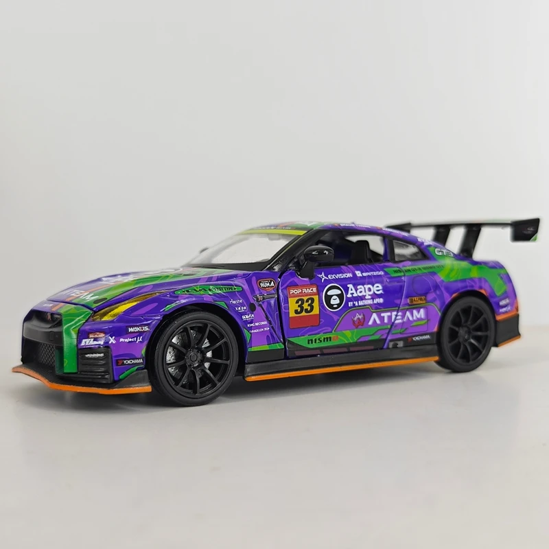 Фото Модель автомобиля Nissan GT-R NISMO R35 из сплава, масштаб 1:32, с открывающимися дверями, имитацией звуковых и световых эффектов, богатой детализацией. №2