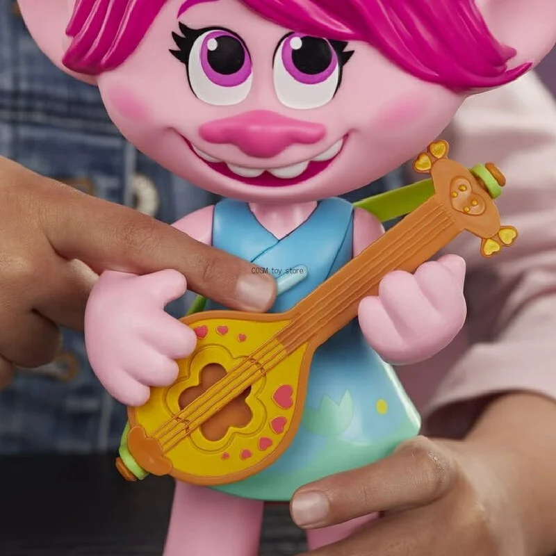 Фото Кукла Поппи из мультфильма DreamWorks Trolls World Tour Pop-to-Rock с гитарой, аксессуарами, двумя вариантами нарядов, для ролевых игр, коллекционная, праздничный подарок №4