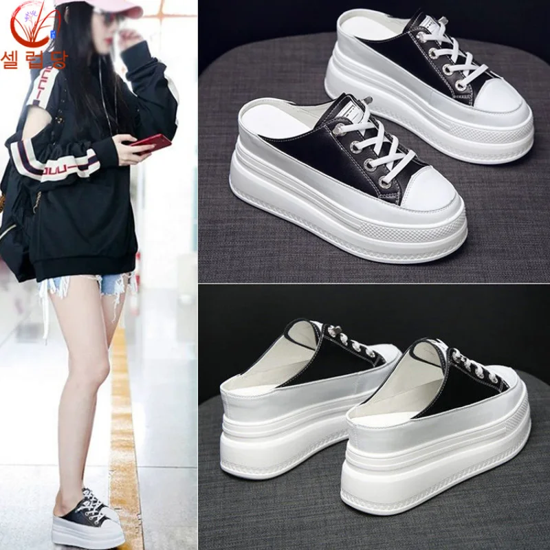 

Women's flat slippers popular as fashion items with new design